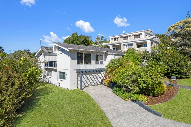 40 Saddleback Rise, Murrays Bay, Auckland - Carousel 1