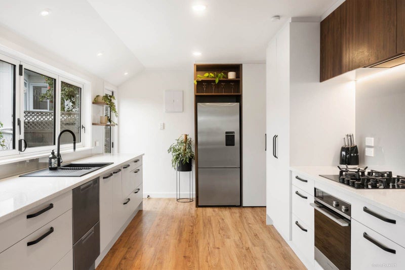 114 Sunnyside Road, Sunnyvale, Auckland - Carousel 2