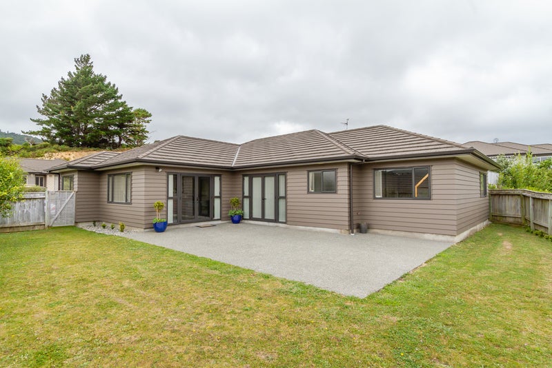 22 Speldhurst Grove, Stokes Valley, Lower Hutt - Carousel 2