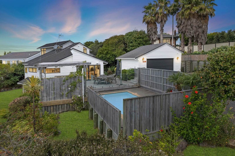 15 Danbury Drive, Torbay, Auckland - Carousel 1