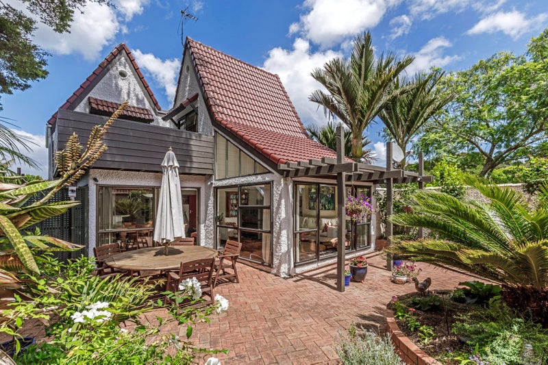 2/9 Cobblestone Lane, Hillcrest, Auckland - Carousel 2