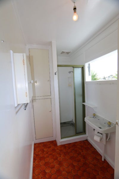 1 Marshall Laing Avenue, Mount Roskill, Auckland - Carousel 1