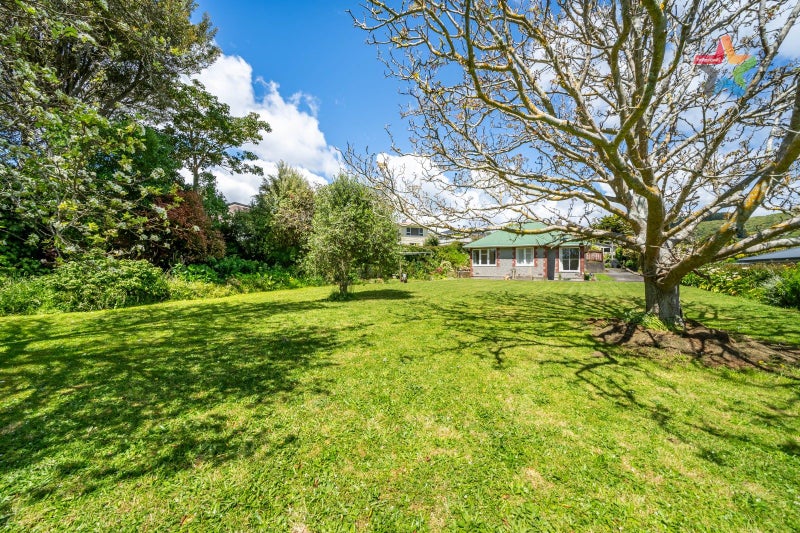 12 Larsen Crescent, Tawa, Wellington - Carousel 1