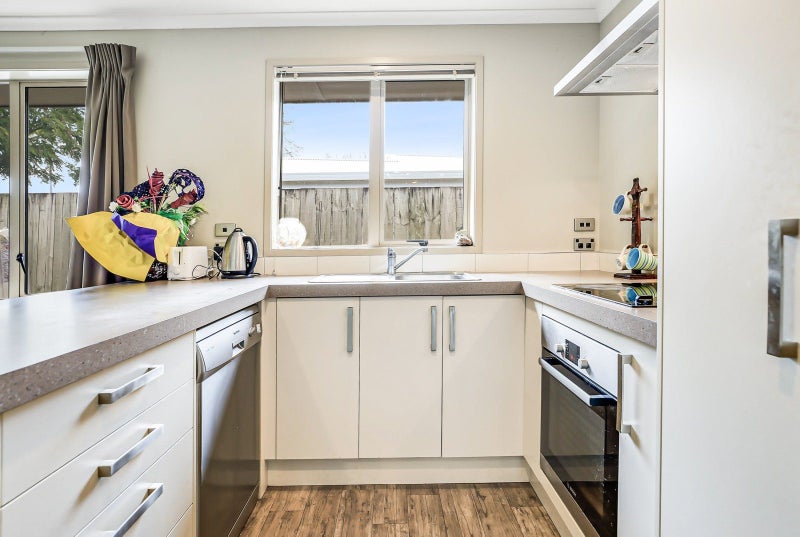 1/114 Old Farm Road, Hamilton East, Hamilton - Carousel 2