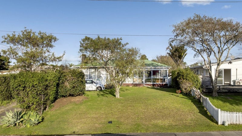 24 Tiraumea Drive, Pakuranga, Auckland - Carousel 2