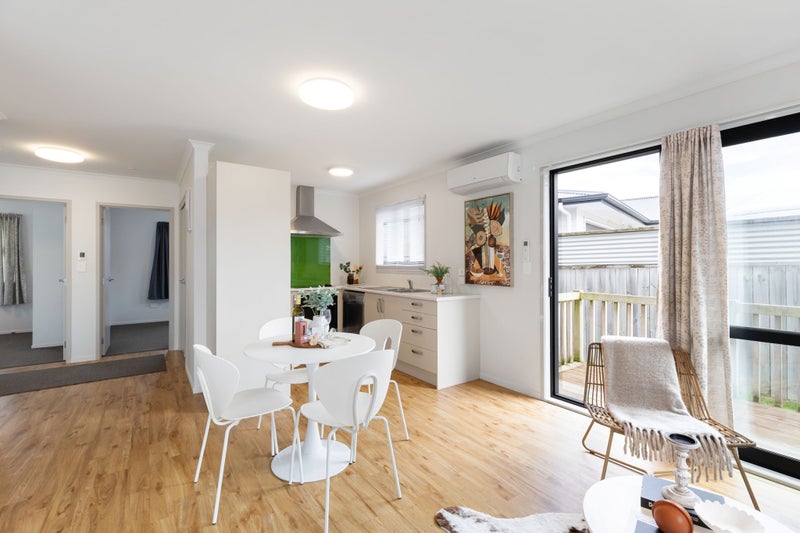 27 Collins Road, Melville, Hamilton - Carousel 1