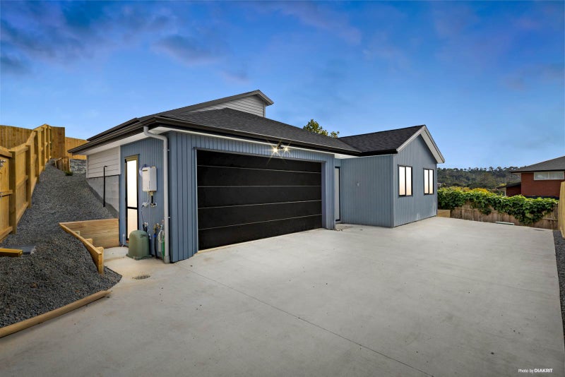 5 Matatika Rise, Swanson, Auckland - Carousel 1