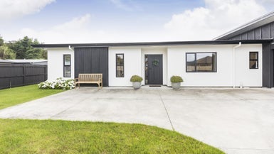 1 Serenity Crescent, Kelvin Grove, Palmerston North - Carousel 1