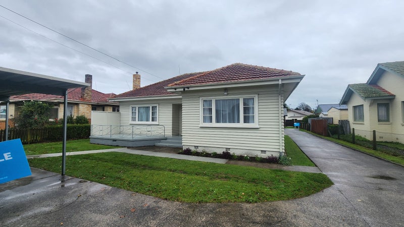 194 Cambridge Road, Hillcrest, Hamilton - Carousel 1