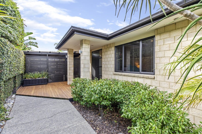 8 Havilah View, Army Bay, Whangaparaoa - Carousel 1