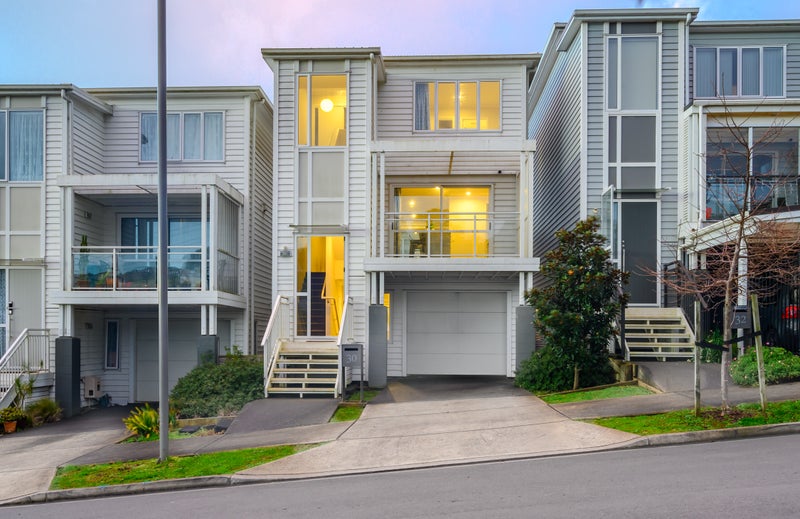 30 Fernly Rise, Flat Bush, Auckland - Carousel 2
