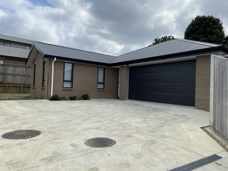 3/11 Matthews Crescent, Melville, Hamilton - Carousel 1