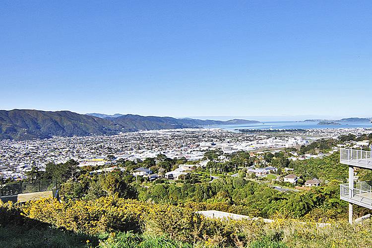 45 Meadowbank Drive, Belmont, Lower Hutt - Carousel 1