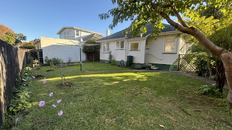 22 Findlay Street, Tawa, Wellington - Carousel 15