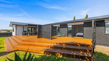 9B Poplar Grove, Whalers Gate, New Plymouth - Carousel 1