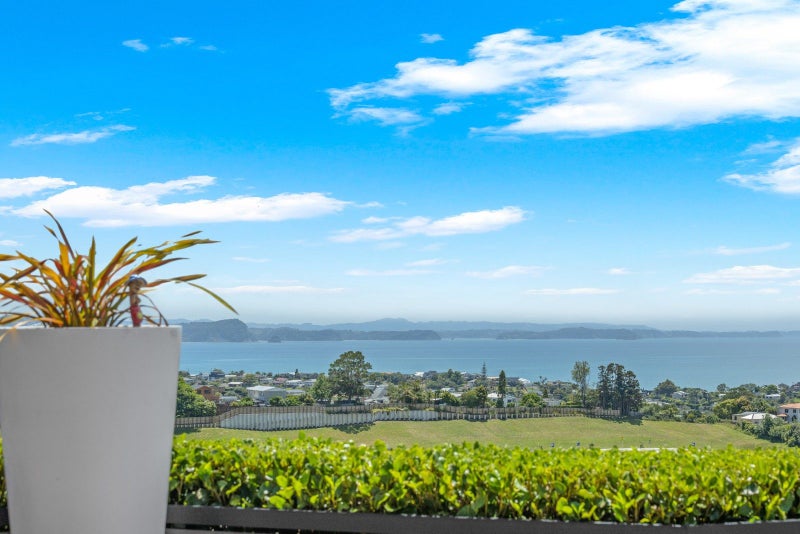 15 Woodridge Drive, Stanmore Bay, Whangaparaoa - Carousel 2