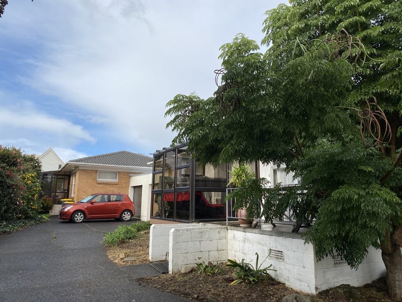 2/7 Napoleon Avenue, Milford, Auckland - Carousel 2