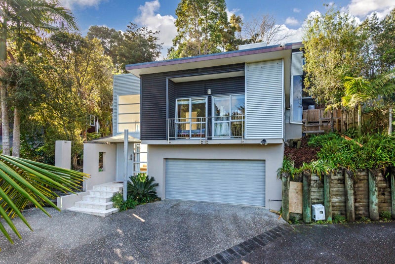 7A Stitchbird Close, Murrays Bay, Auckland - Carousel 2