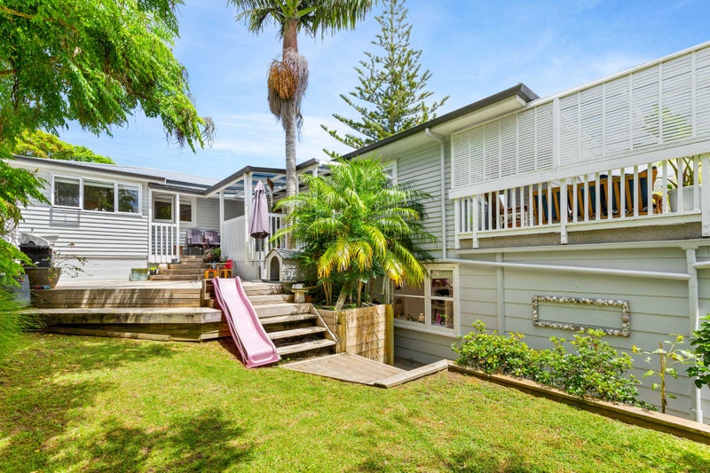 46 Renata Crescent, Te Atatu Peninsula, Auckland - Carousel 1