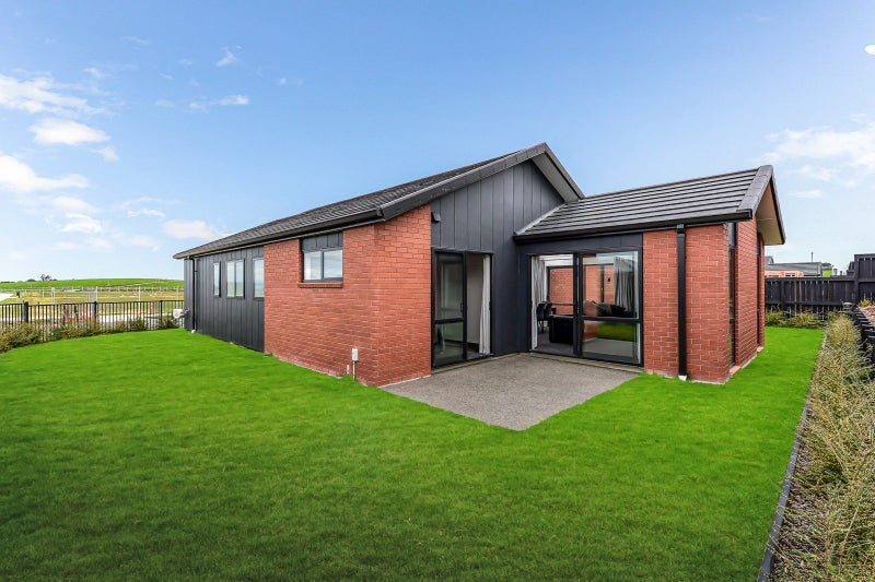 15 Timatanga Road, Temple View, Hamilton - Carousel 2