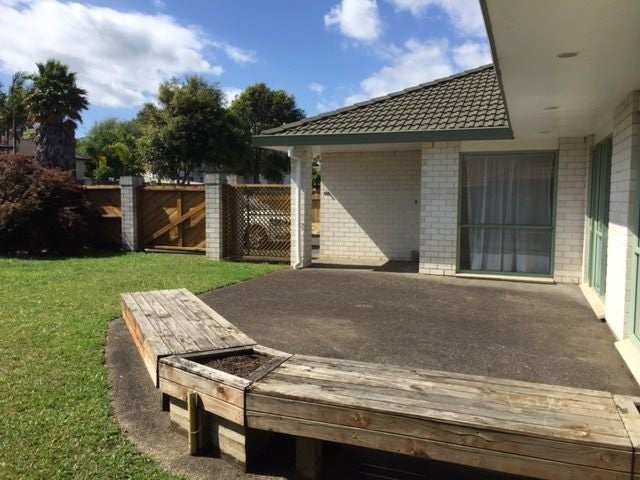 12 Keywella Drive, Conifer Grove, Takanini - Carousel 11