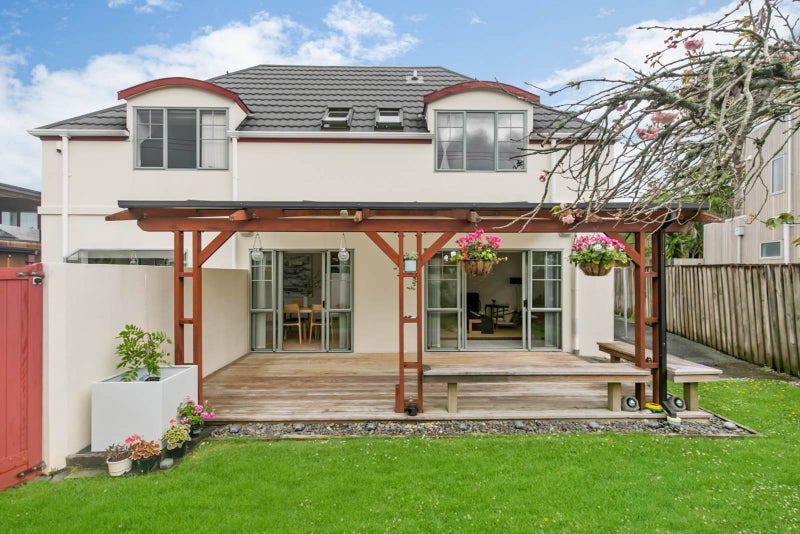 1/0 East Coast Road, Forrest Hill, Auckland - Carousel 1