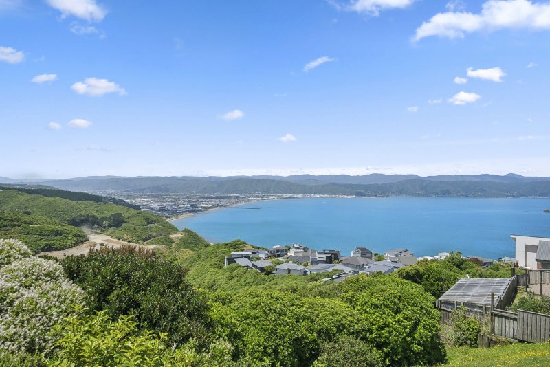 9 Bennett Grove, Newlands, Wellington - Carousel 2