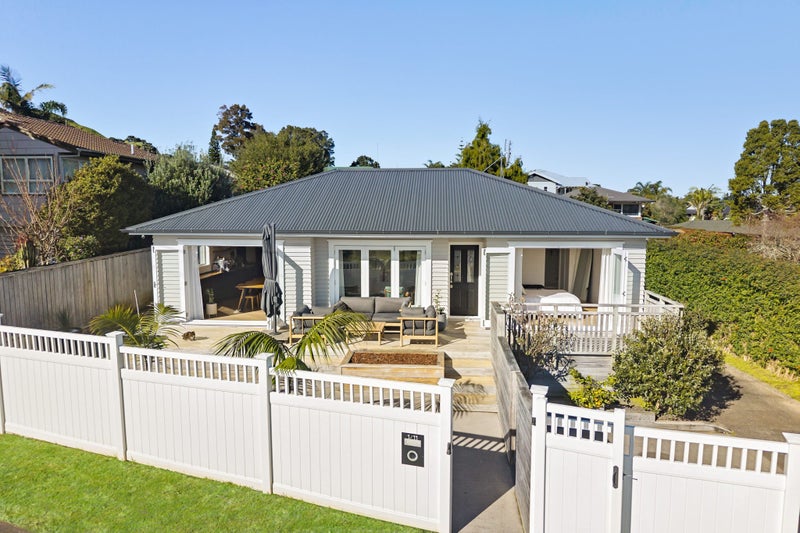 1/11 Ridgemount Rise, Mangere Bridge, Auckland - Carousel 1