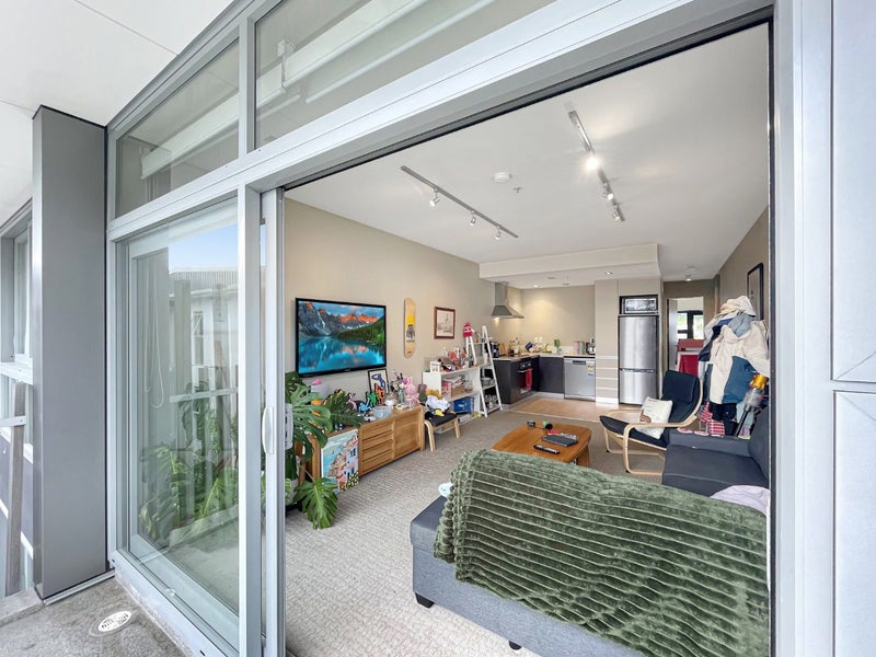 S301/28 Torrens Terrace, Mount Cook, Wellington - Carousel 2