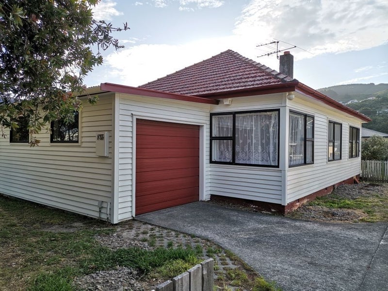 9 Hinau Street, Tawa, Wellington - Carousel 1