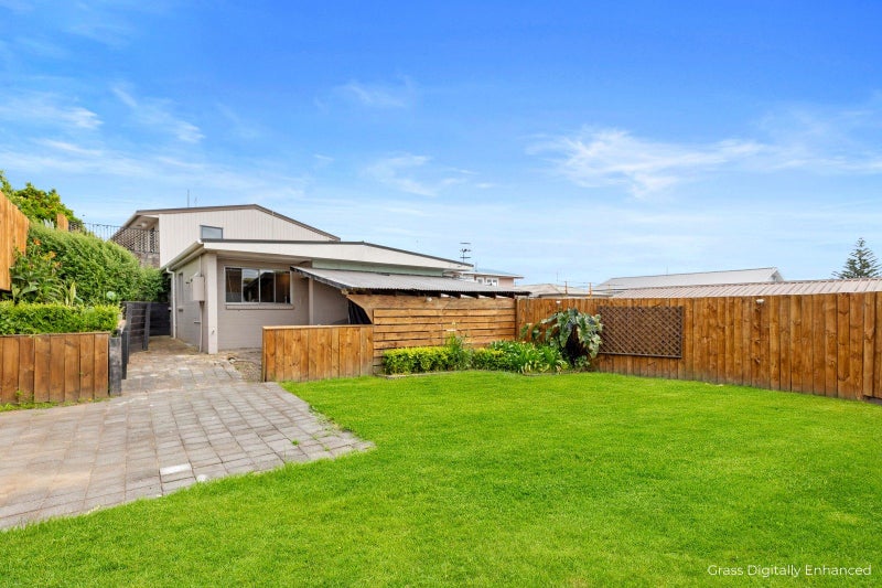8B Lincoln Terrace, Gate Pa, Tauranga - Carousel 1
