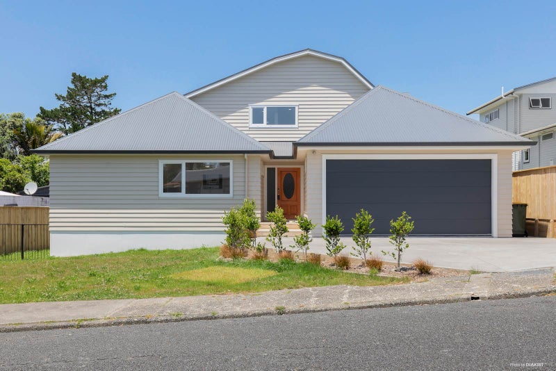 10 Melba Street, Beach Haven, Auckland - Carousel 1