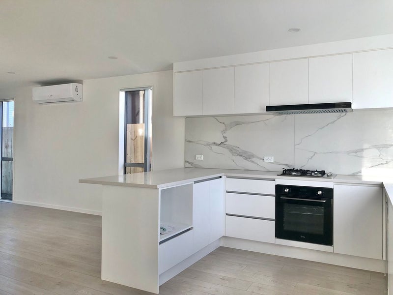 136A Prince Regent Drive, Half Moon Bay, Auckland - Carousel 2