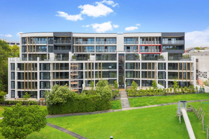 502/8 Kingsland Terrace, Kingsland, Auckland - Carousel 1