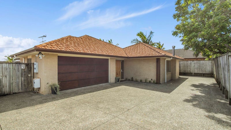 14 Gilford Place, East Tamaki Heights, Auckland - Carousel 1