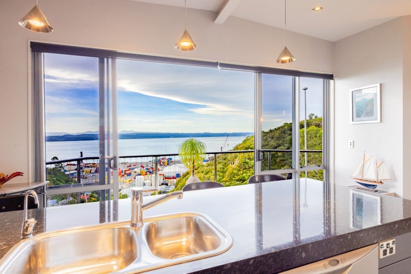 4B Seapoint Road, Bluff Hill, Napier - Carousel 1