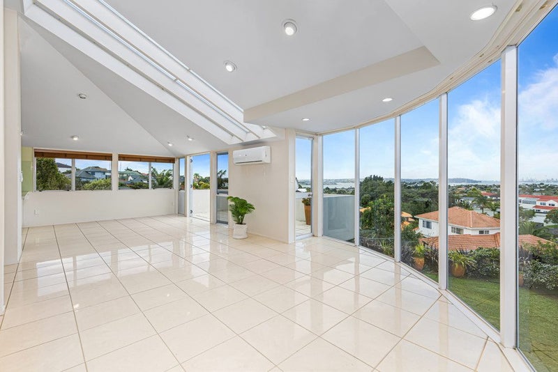 2/23 Bernleigh Terrace, West Harbour, Auckland - Carousel 1