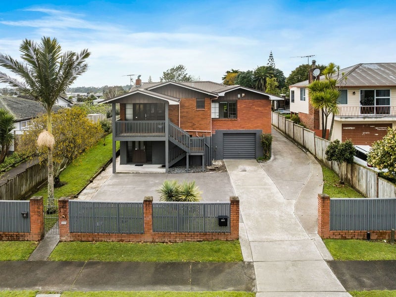 120 Gossamer Drive, Pakuranga Heights, Auckland - Carousel 1
