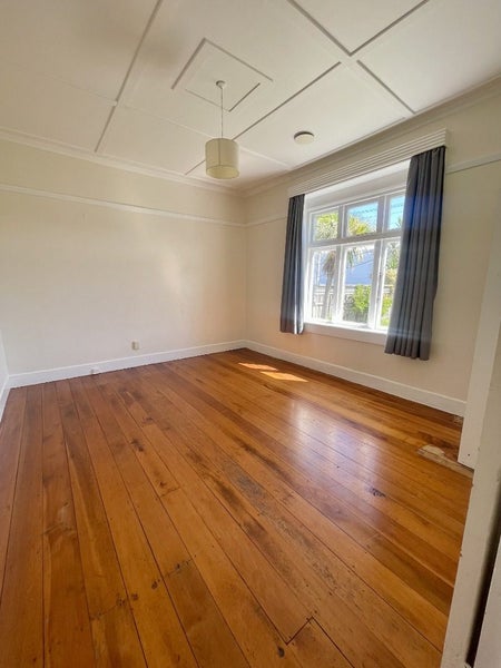 400 Broadway, Miramar, Wellington - Carousel 1