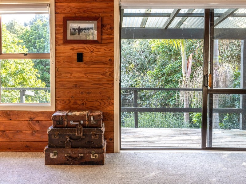 4 Junction Road, Oneroa, Waiheke Island - Carousel 2