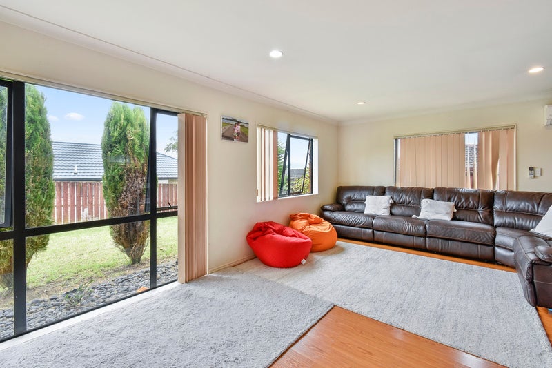 83 Glenveagh Park Drive, Weymouth, Auckland - Carousel 2
