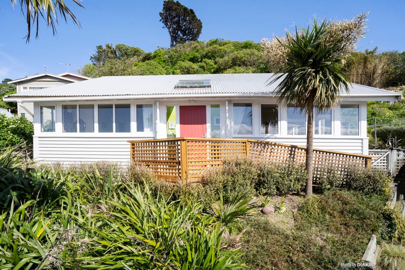 124 Queens Drive, Lyall Bay, Wellington - Carousel 2