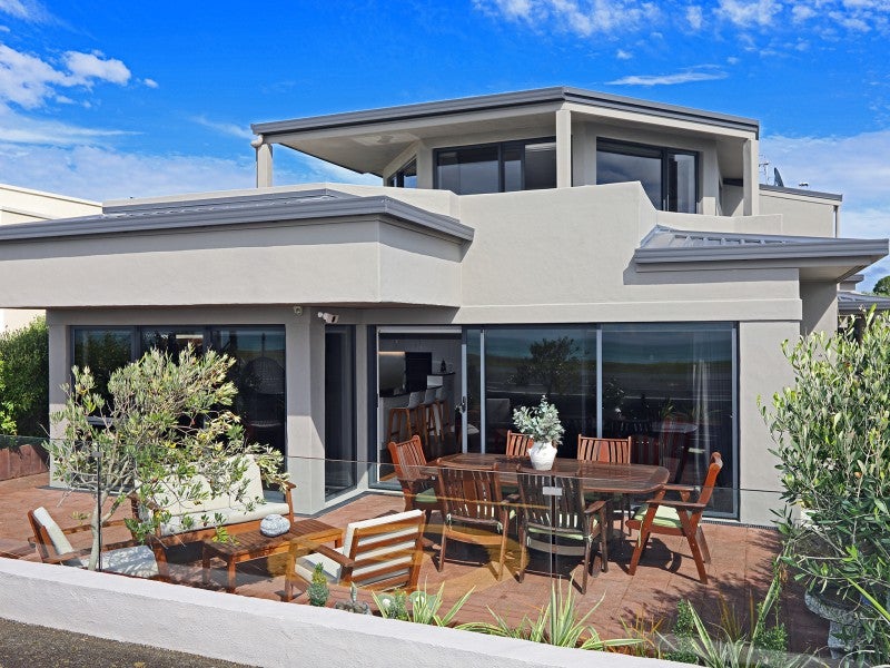 66 The Esplanade, Westshore, Napier - Carousel 2