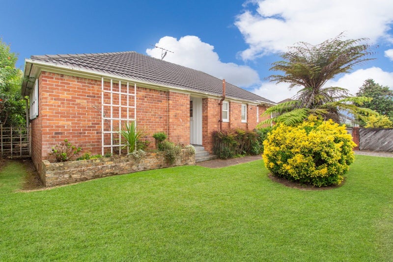 17 Konini Road, Greenlane, Auckland - Carousel 1