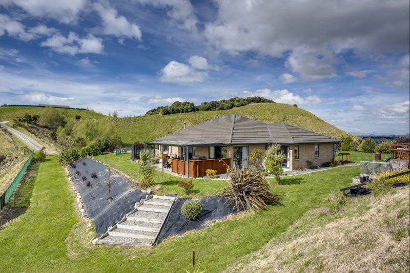 174 Eskridge Drive, Eskdale - Carousel 1