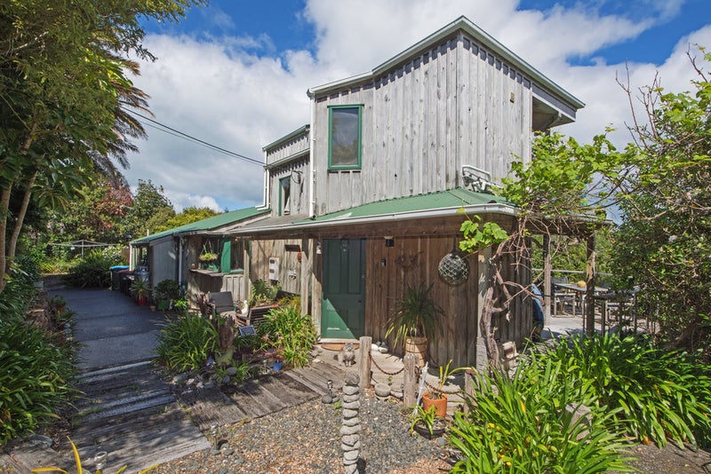 5 Huia Street, Oneroa, Waiheke Island - Carousel 2