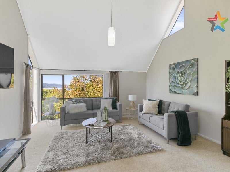 4 Matuhi Street, Tirohanga, Lower Hutt - Carousel 2