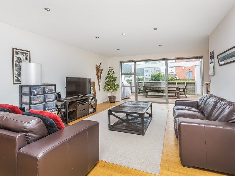 45 Saddleback Grove, Karori, Wellington - Carousel 2