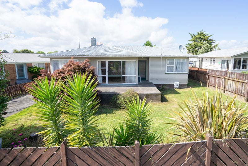 79 Collins Road, Melville, Hamilton - Carousel 1