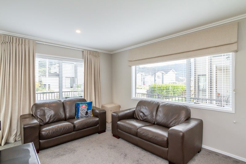 8 Chalfont Road, Silverstream, Upper Hutt - Carousel 2